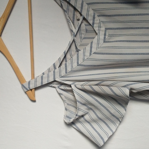 Flower & Feather Flutter Sleeve Striped Off the Shoulder Blouse Size 3X - Picture 2 of 3